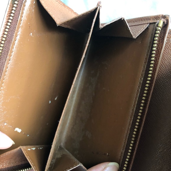 Authentic Louis Vuitton wallet - Picture 8 of 8